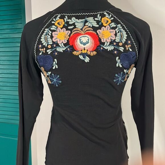 Free People Embroidered Black Floral Women's mock turtleneck- small - Picture 5 of 9